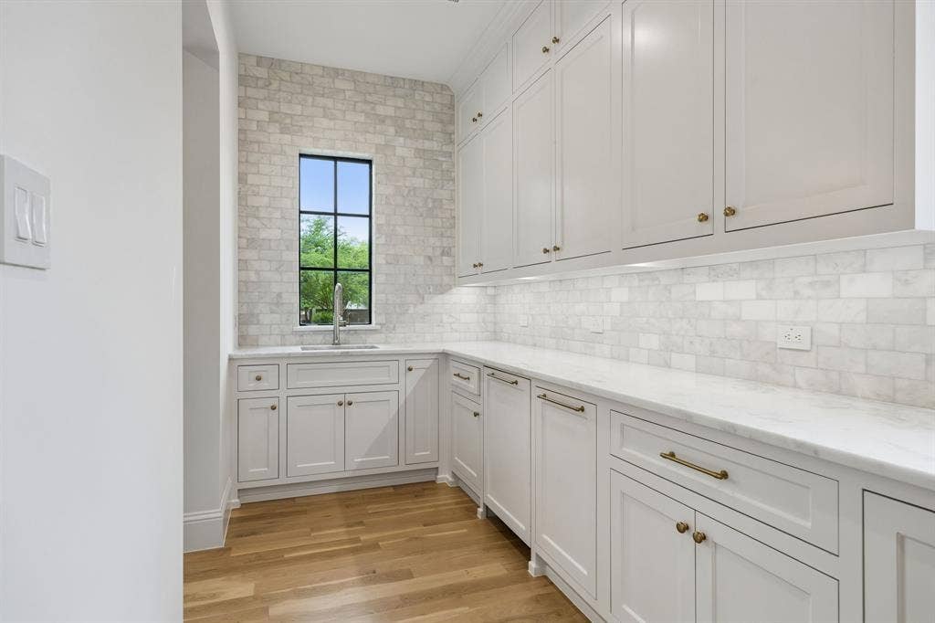 10128 Coppedge Lane, Dallas, TX 75229 Scullary