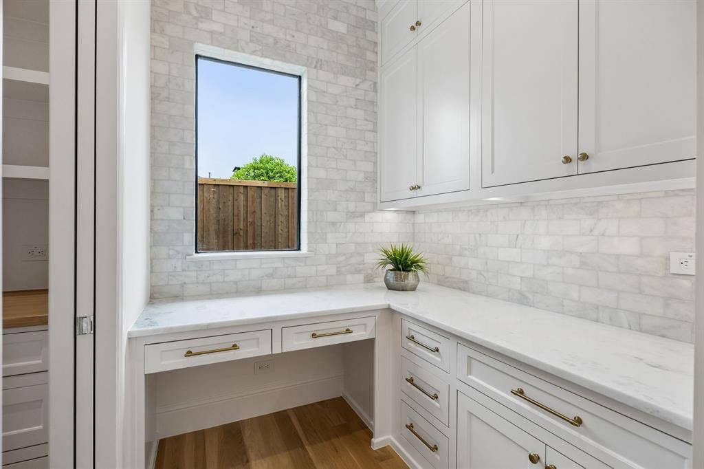 10128 Coppedge Lane, Dallas, TX 75229 Home Management Center