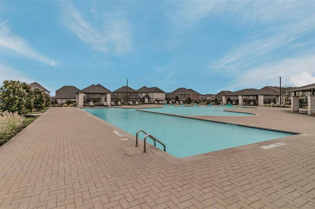 8229 Plumbago Way, Dallas, TX 75252 Community Pool
