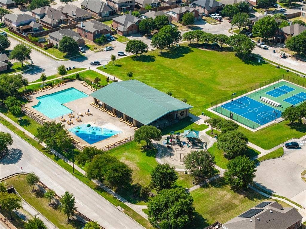 2225 Torch Lake Drive, Forney, TX 75126 Community amenities including a swimming pool with a splash pad, a large clubhouse, basketball court, tennis courts, and a playground