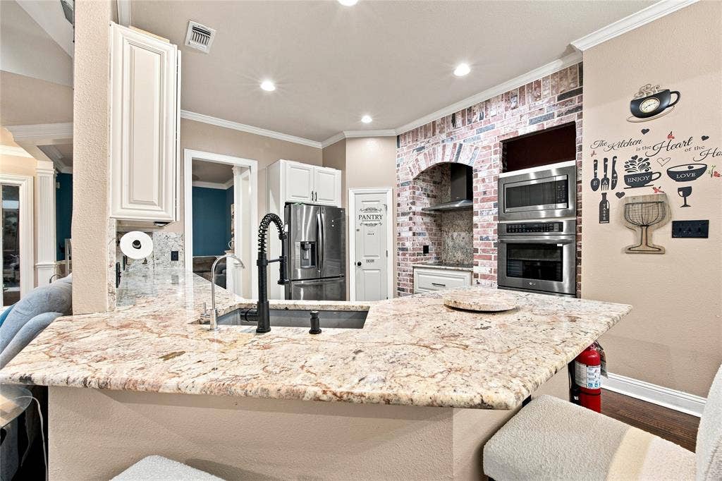 4518 Pecan Creek Drive, Midlothian, TX 76065