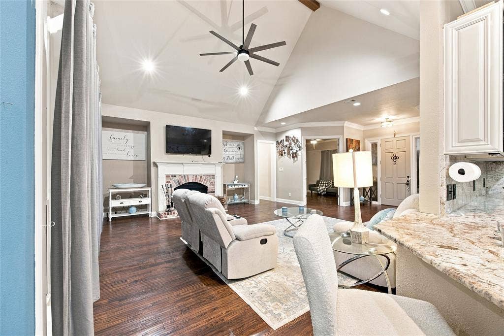 4518 Pecan Creek Drive, Midlothian, TX 76065