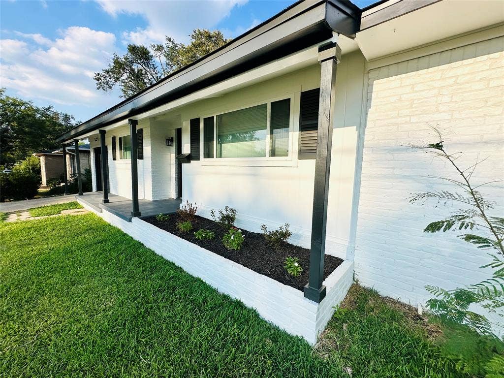 2116 Pinecrest Drive, Tyler, TX 75701
