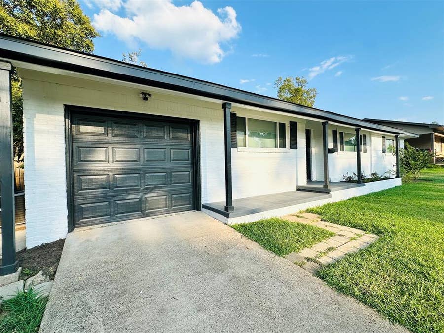 Property photo for 2116 Pinecrest Drive, Tyler, TX