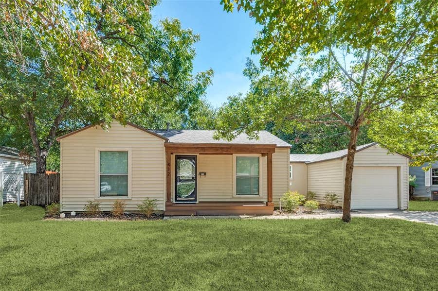 Property photo for 412 E 8th Street, Irving, TX