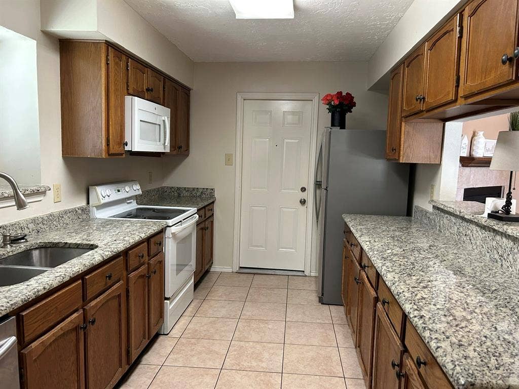 1125 Glyndon Drive, Plano, TX 75023 1125 Glyndon Drive, Plano, TX 75023