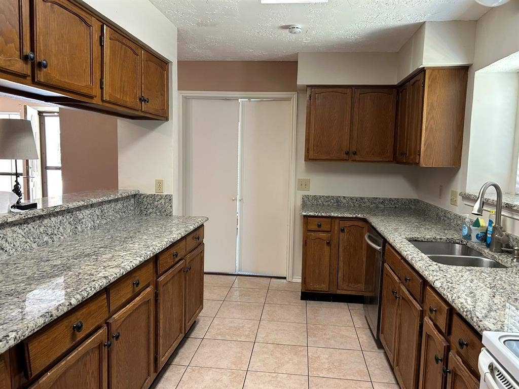1125 Glyndon Drive, Plano, TX 75023 1125 Glyndon Drive, Plano, TX 75023