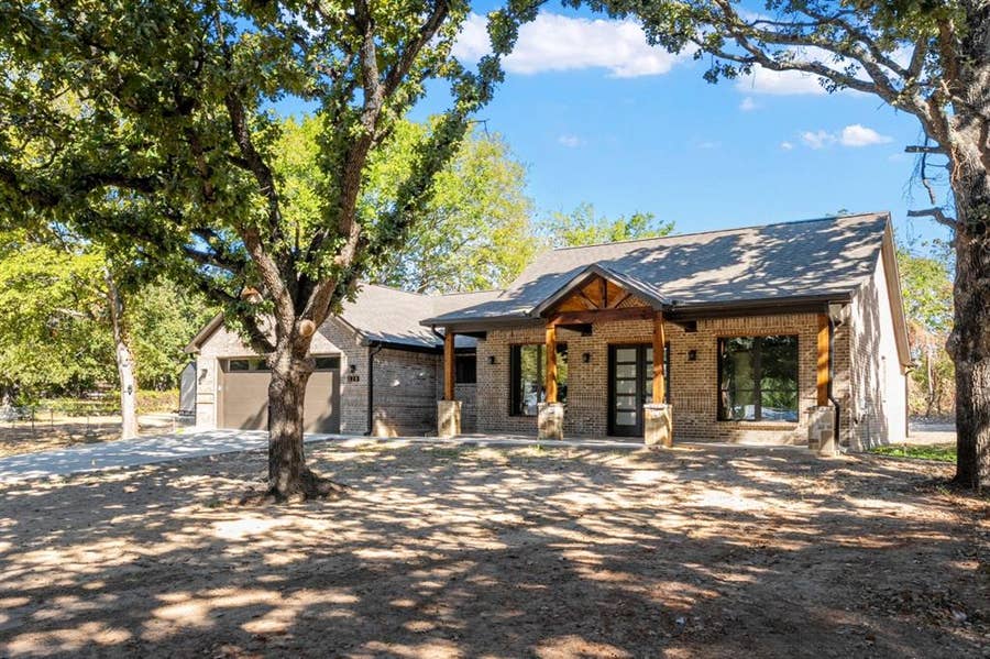 Property photo for 128 Autumn Wood Trail, Gun Barrel City, TX