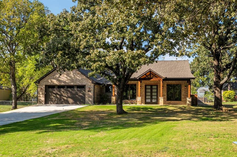 Property photo for 128 Autumn Wood Trail, Gun Barrel City, TX