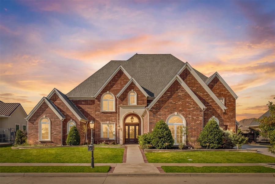 Property photo for 1217 Viridian Park Lane, Arlington, TX