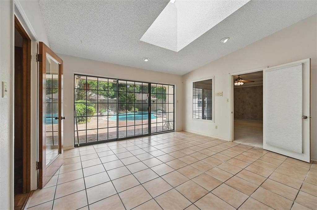 9719 Amberley Drive, Dallas, TX 75243 9719 Amberley Drive, Dallas, TX 75243