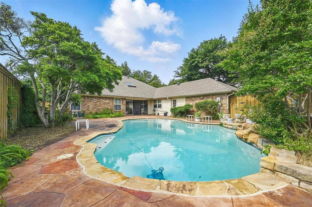 9719 Amberley Drive, Dallas, TX 75243 9719 Amberley Drive, Dallas, TX 75243