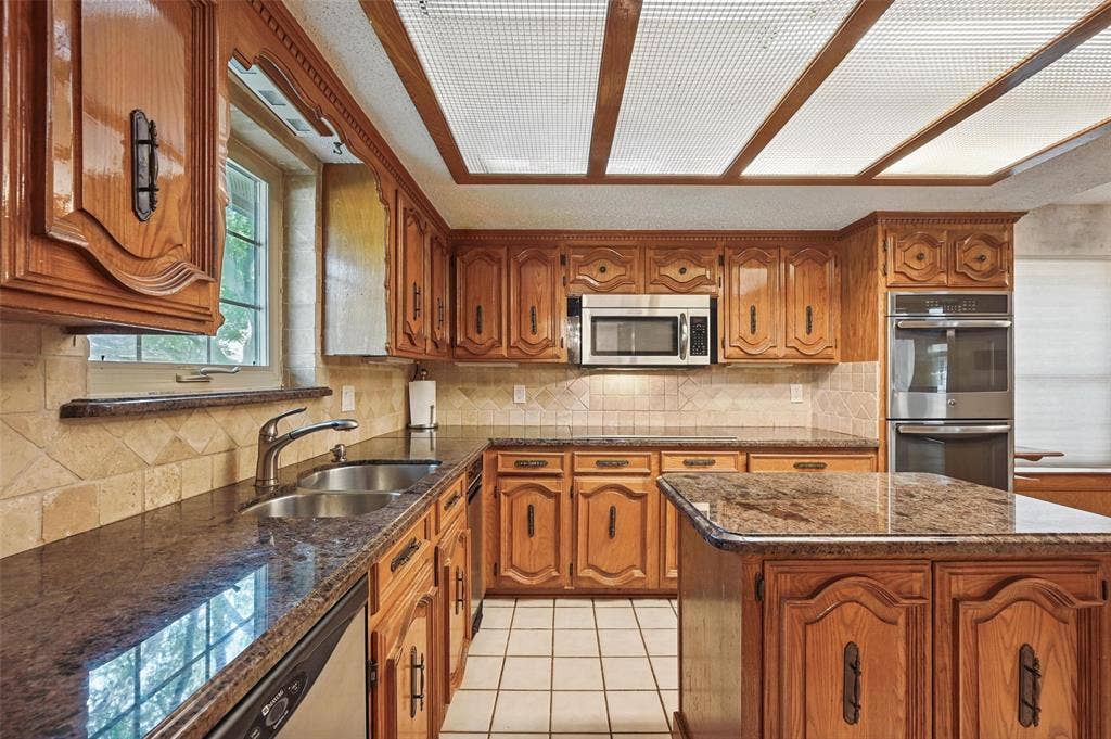 9719 Amberley Drive, Dallas, TX 75243 9719 Amberley Drive, Dallas, TX 75243