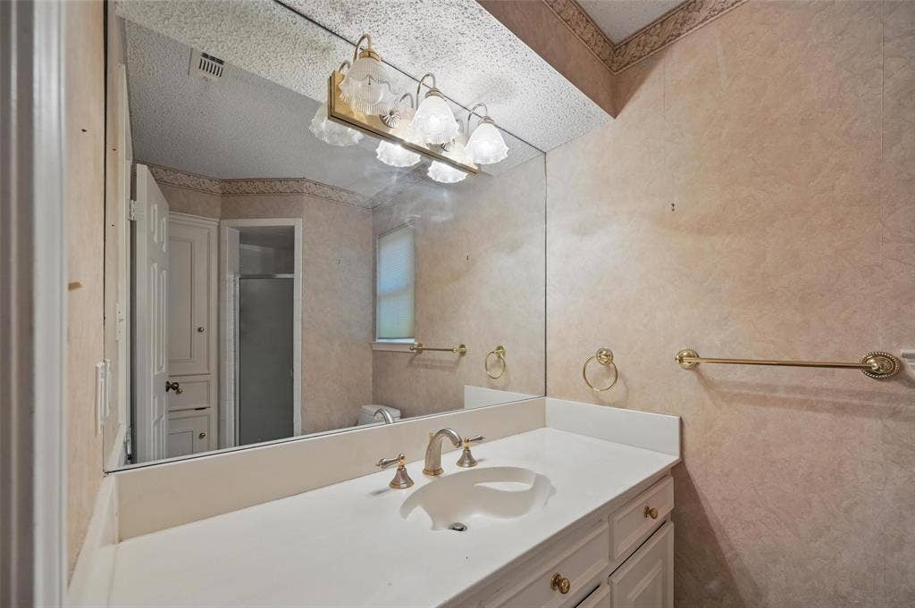 9719 Amberley Drive, Dallas, TX 75243 9719 Amberley Drive, Dallas, TX 75243
