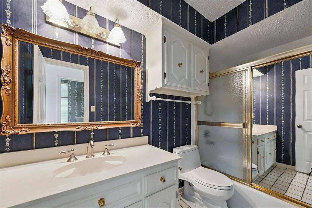 9719 Amberley Drive, Dallas, TX 75243 9719 Amberley Drive, Dallas, TX 75243