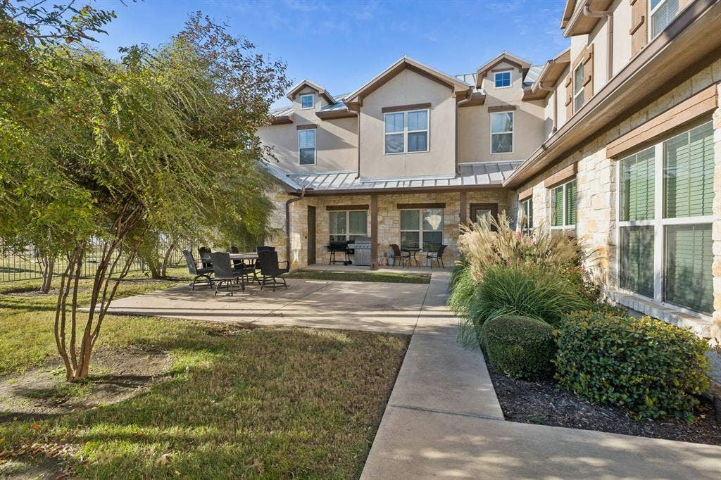 361 W Byron Nelson Boulevard, #100, Roanoke, TX 76262 Outdoor area