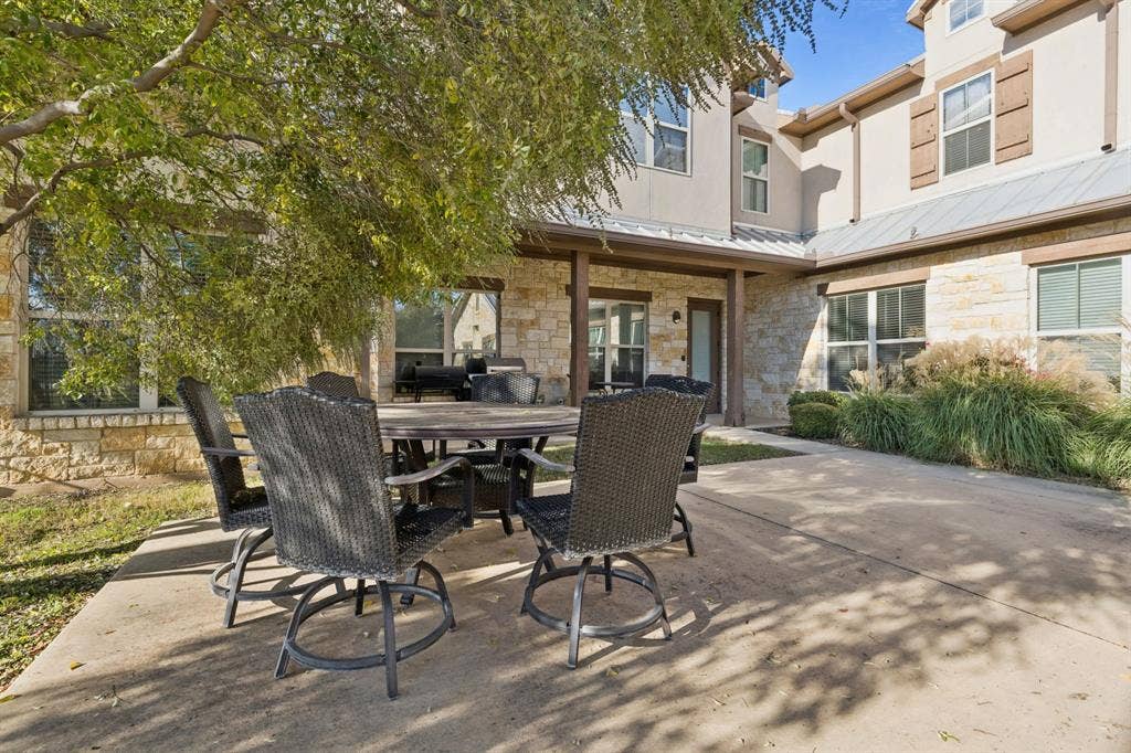 361 W Byron Nelson Boulevard, #100, Roanoke, TX 76262 Outdoor area for breaks