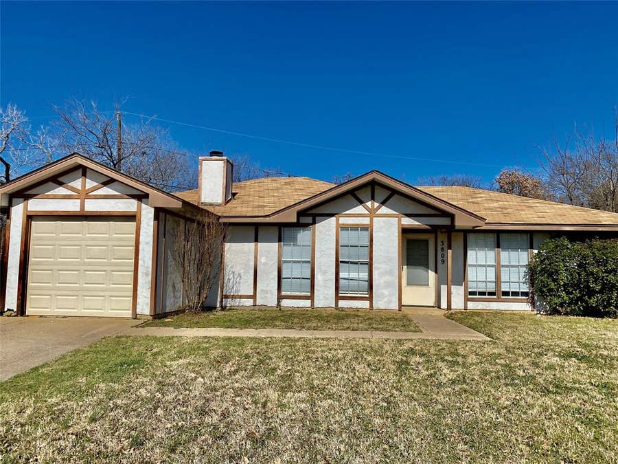 Property photo for 3809 Tamarron Lane, Arlington, TX