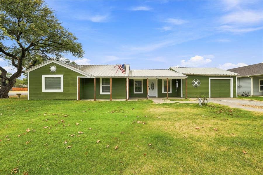 Property photo for 411 W 3rd Street, Maypearl, TX