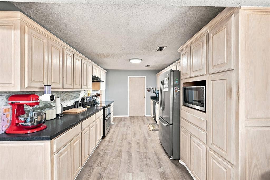 411 W 3rd Street, Maypearl, TX 76064 411 W 3rd Street, Maypearl, TX 76064