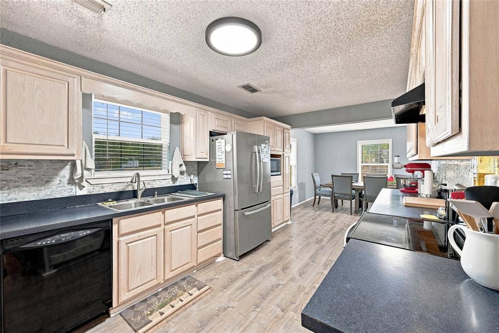 411 W 3rd Street, Maypearl, TX 76064 411 W 3rd Street, Maypearl, TX 76064