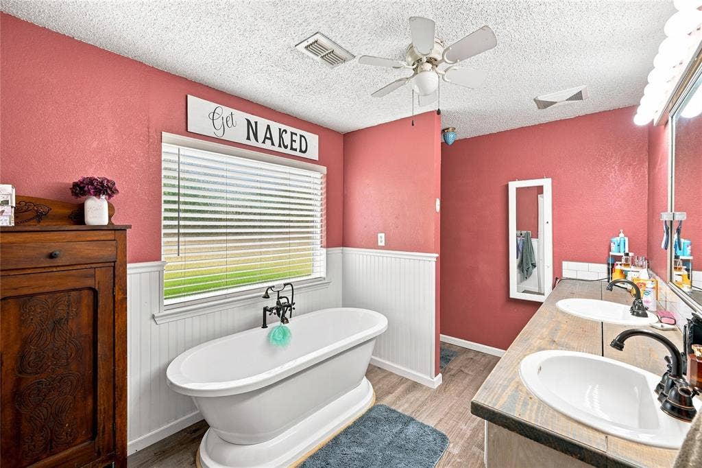 411 W 3rd Street, Maypearl, TX 76064 411 W 3rd Street, Maypearl, TX 76064