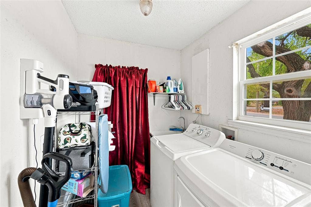 411 W 3rd Street, Maypearl, TX 76064 411 W 3rd Street, Maypearl, TX 76064