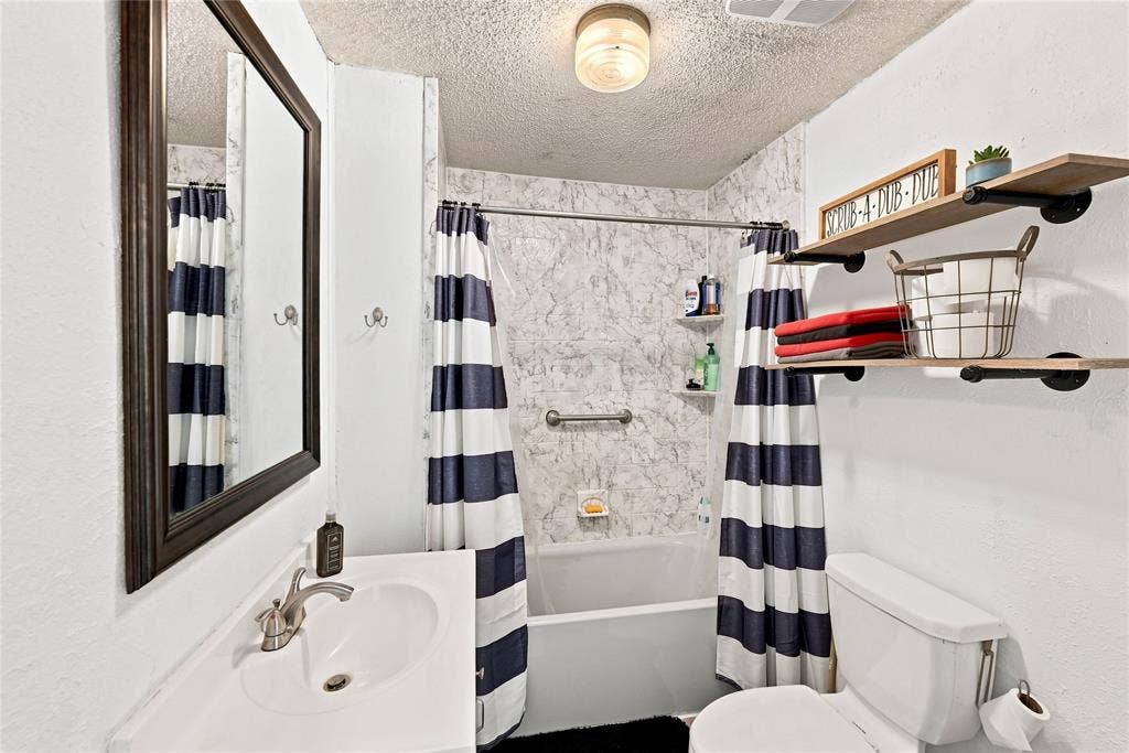 411 W 3rd Street, Maypearl, TX 76064 411 W 3rd Street, Maypearl, TX 76064