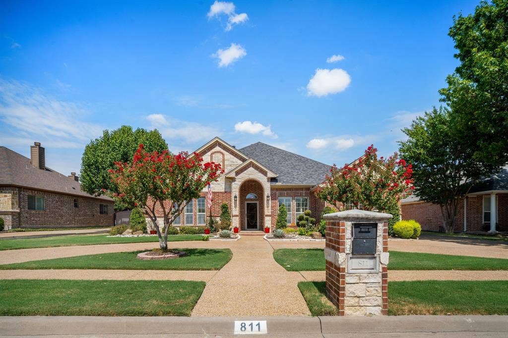 811 Amherst Drive, Waxahachie, TX 75165 811 Amherst Drive, Waxahachie, TX 75165