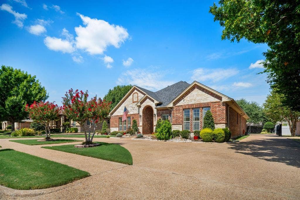811 Amherst Drive, Waxahachie, TX 75165 811 Amherst Drive, Waxahachie, TX 75165