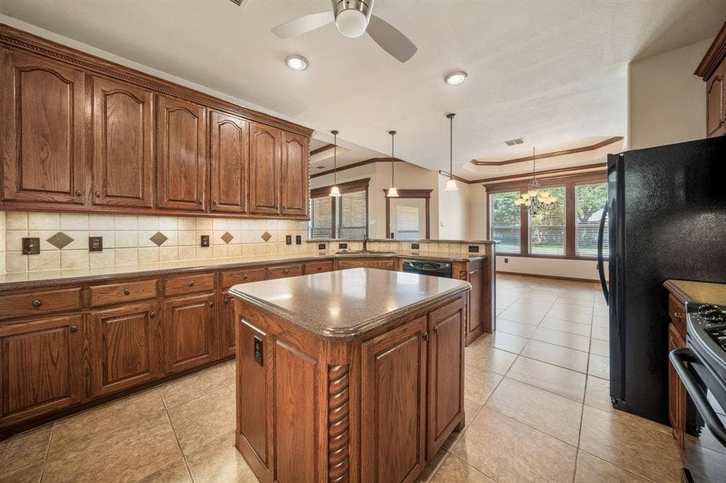 811 Amherst Drive, Waxahachie, TX 75165 811 Amherst Drive, Waxahachie, TX 75165