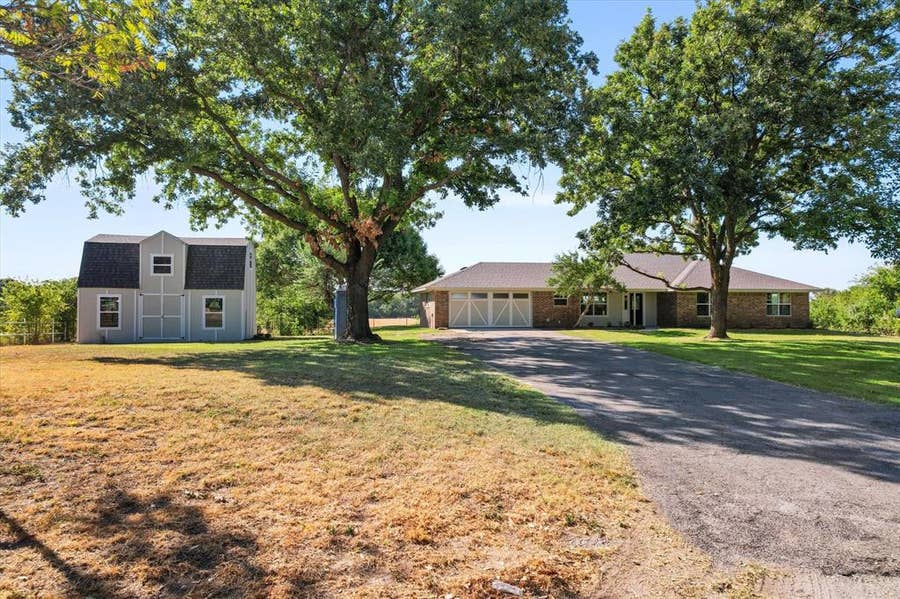 Property photo for 6809 Norris Circle, Weatherford, TX