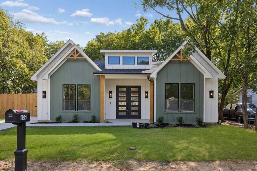 Property photo for 202 Rosa Street, Waxahachie, TX