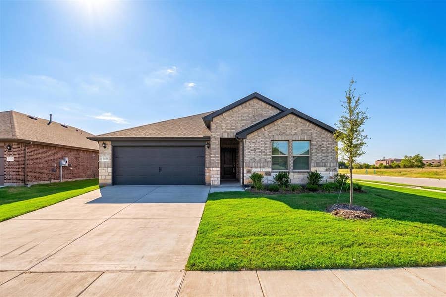 Property photo for 2025 Hearn Drive, Royse City, TX