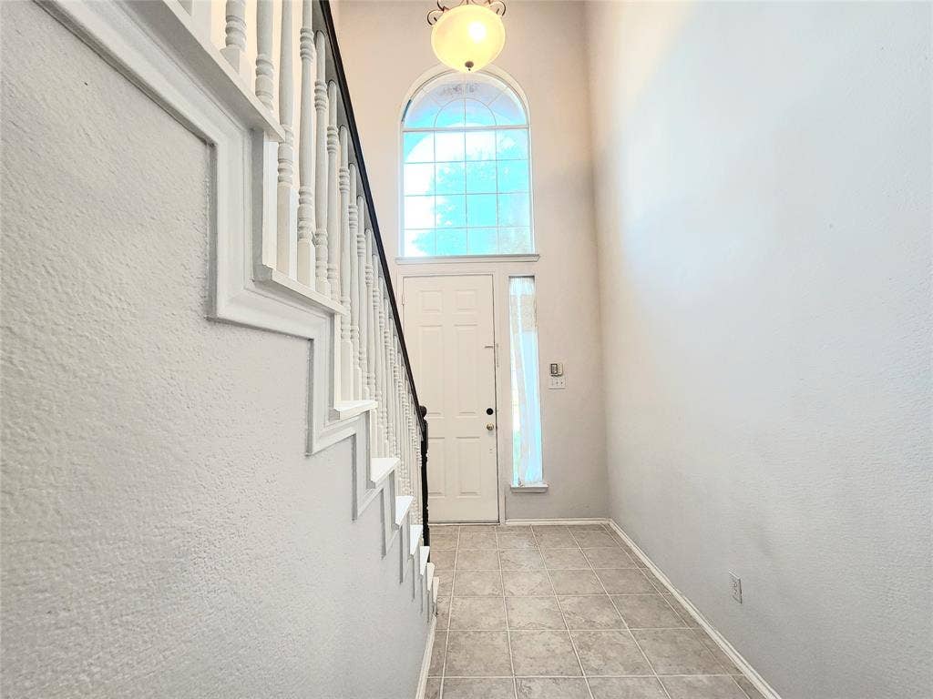 3625 Mason Drive, Plano, TX 75025 Two-story entryway featuring a decorative arch window and tiled flooring
