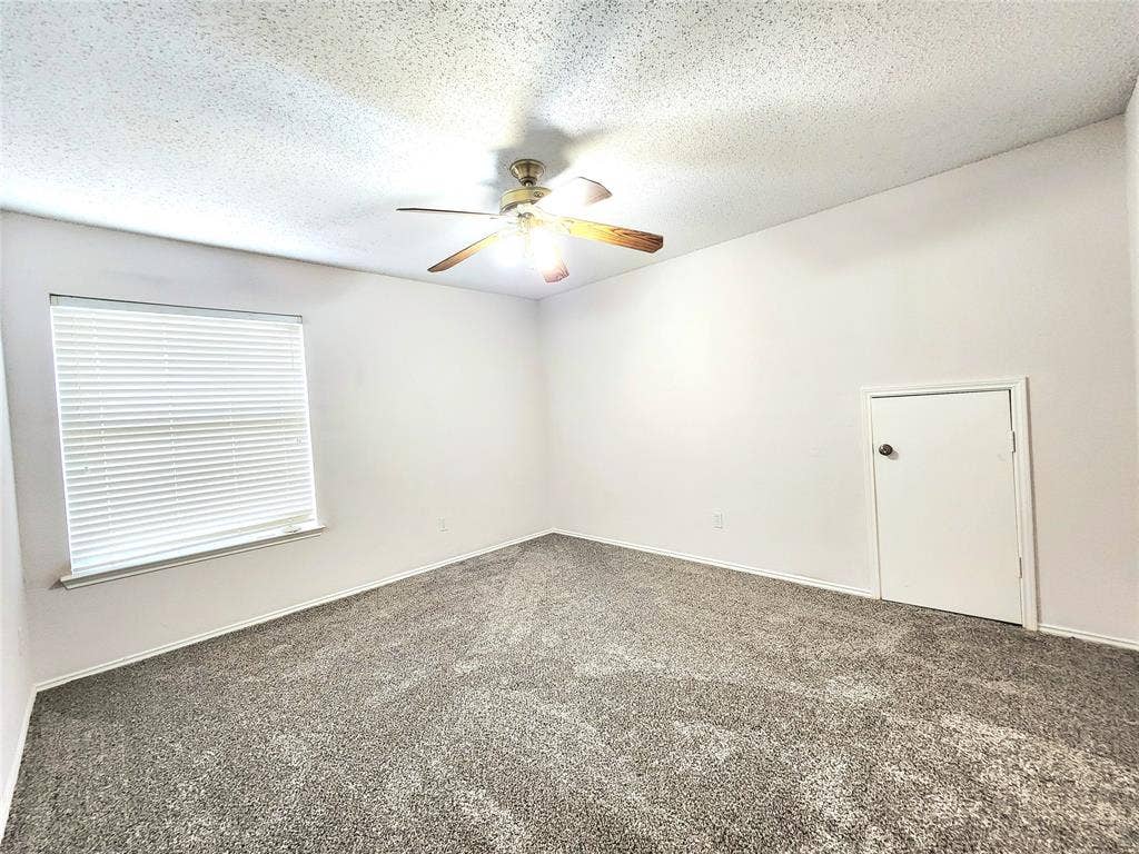 3625 Mason Drive, Plano, TX 75025 Wall-to-wall carpeting and neutral wall tones