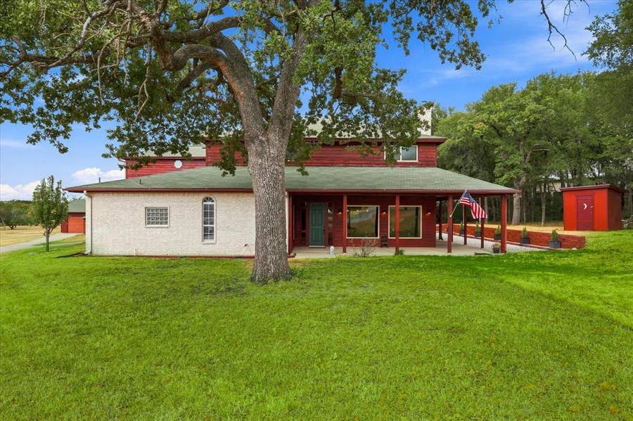 Property photo for 4025 Lake Oaks Circle, Fort Worth, TX
