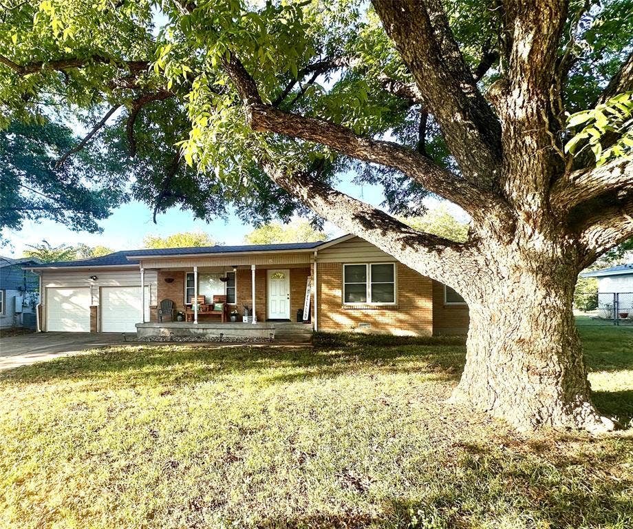 15 Page Street, Hurst, TX 76053