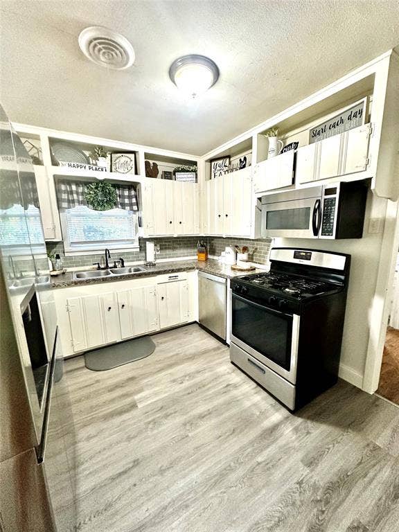 15 Page Street, Hurst, TX 76053