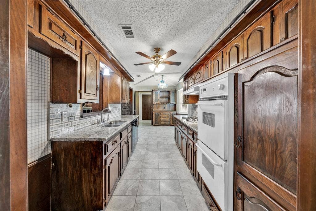 1606 Clear Point Drive, Garland, TX 75041 1606 Clear Point Drive, Garland, TX 75041