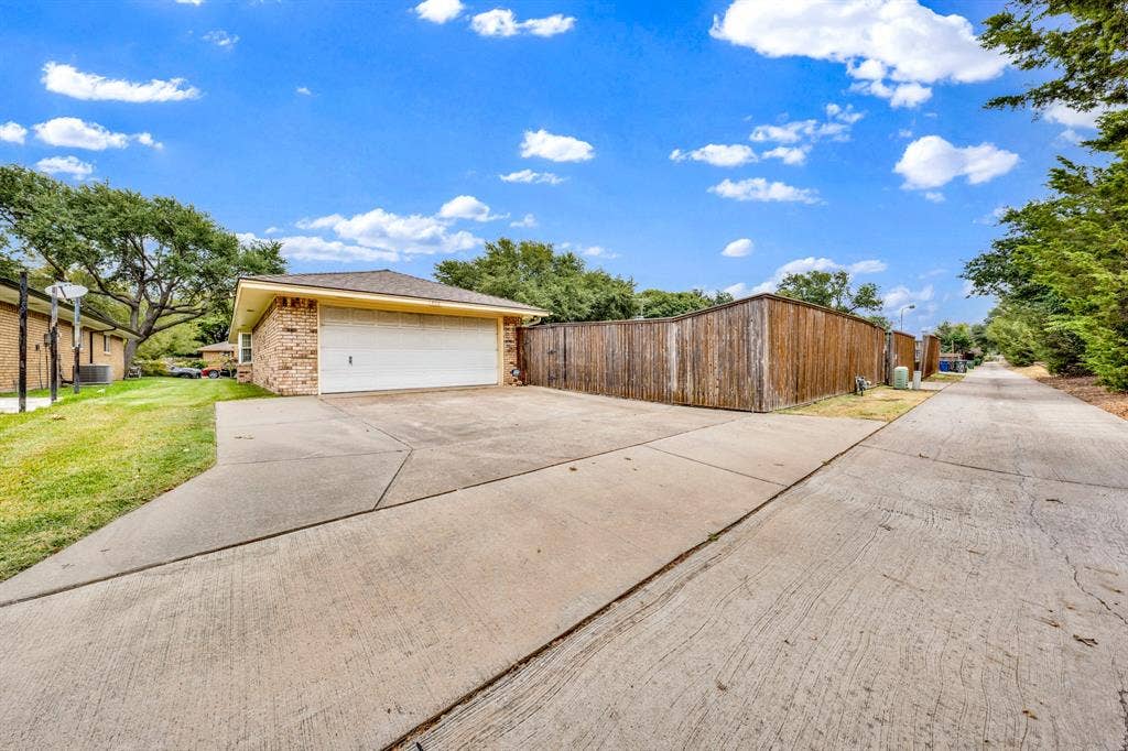 1606 Clear Point Drive, Garland, TX 75041 1606 Clear Point Drive, Garland, TX 75041