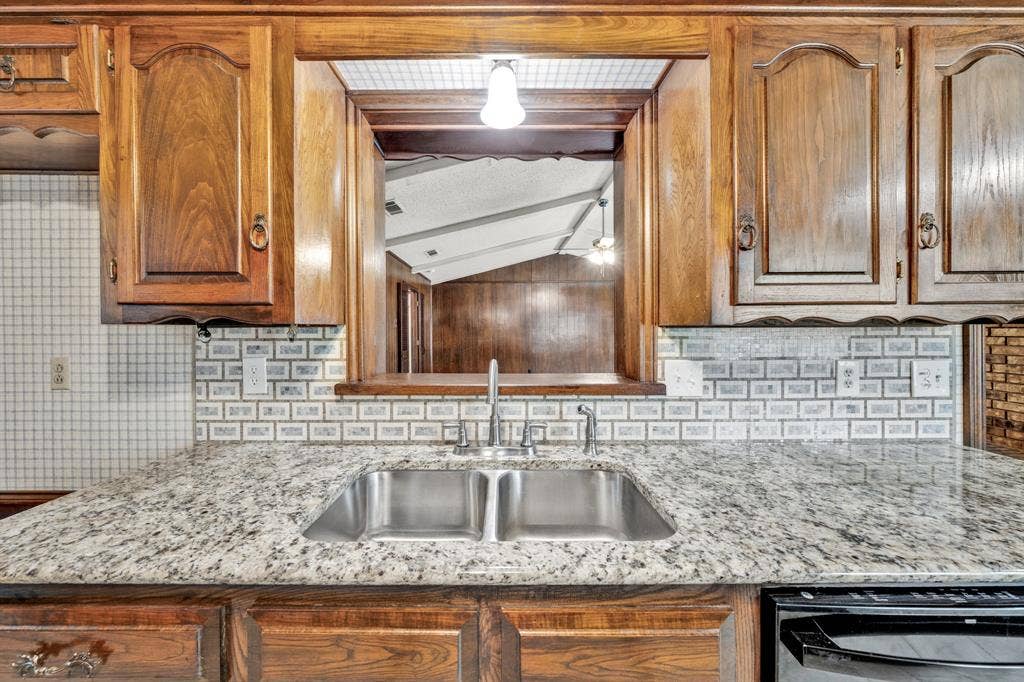 1606 Clear Point Drive, Garland, TX 75041 1606 Clear Point Drive, Garland, TX 75041