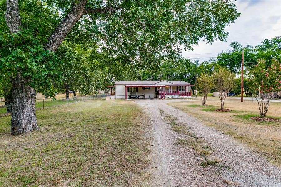 Property photo for 6013 Idaho Trail, Granbury, TX