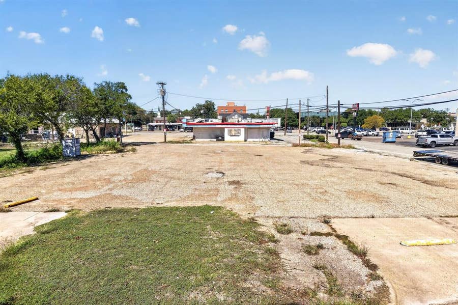 Property photo for 400 W Brown Street, Ennis, TX