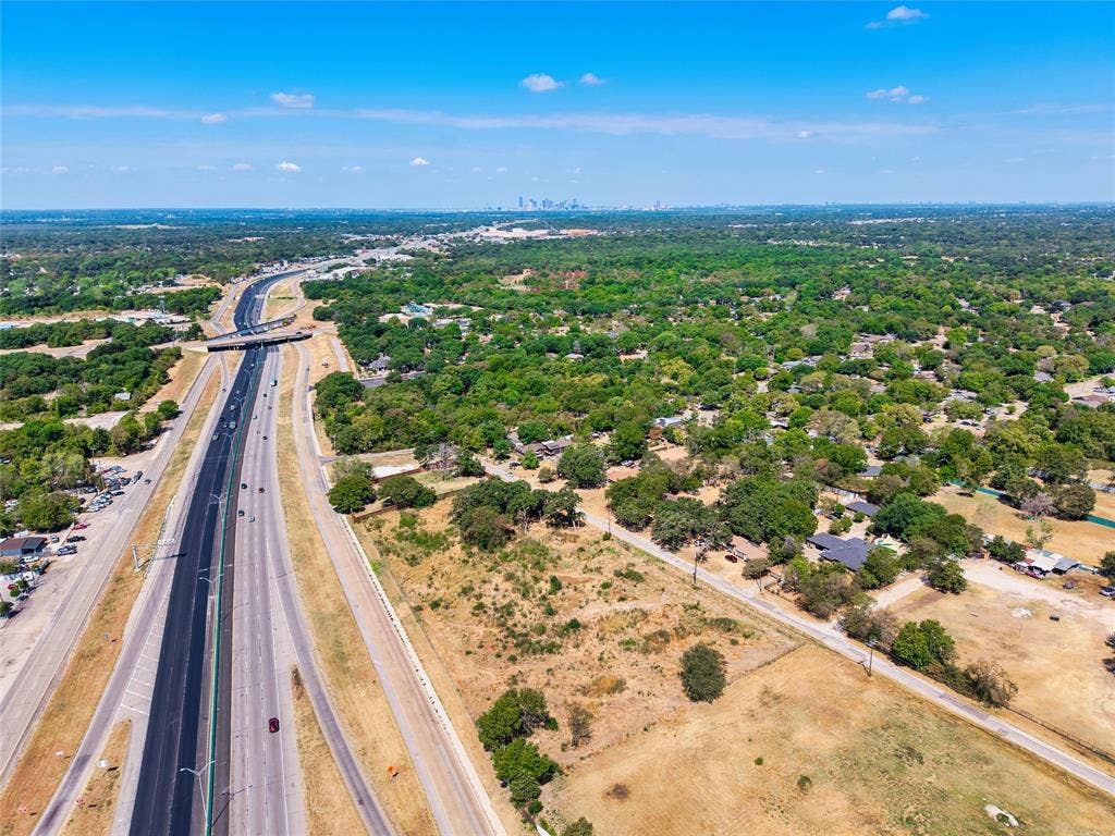 999 Silver Falls Boulevard, Dallas, TX 75217 999 Silver Falls Boulevard, Dallas, TX 75217