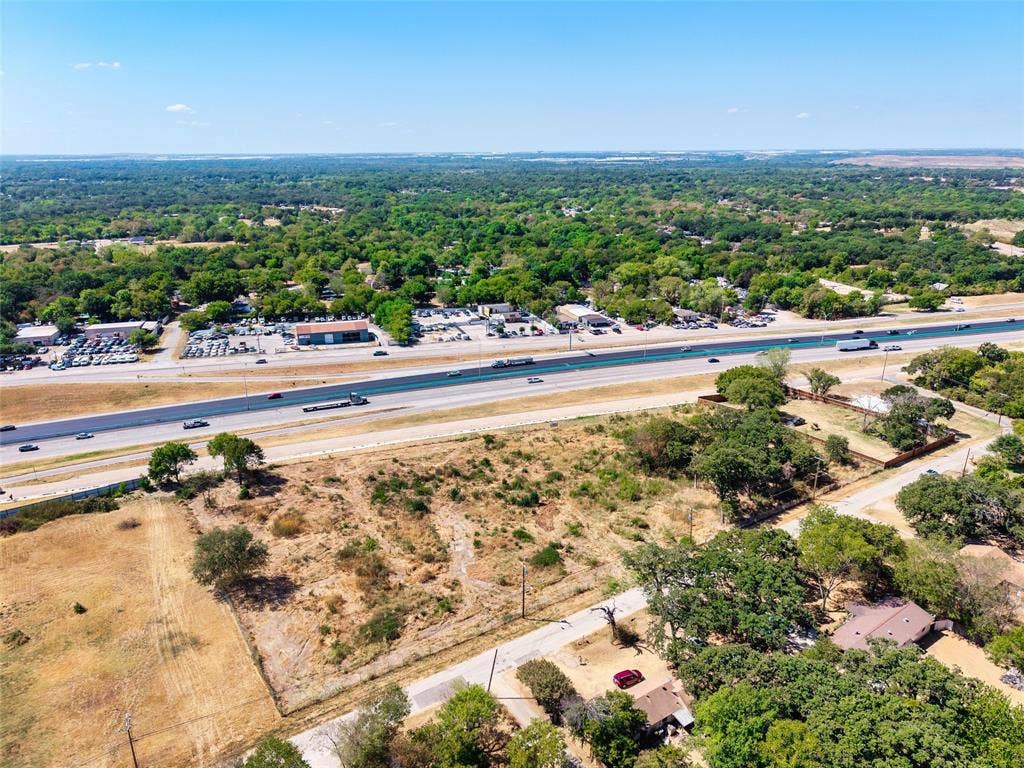 999 Silver Falls Boulevard, Dallas, TX 75217 999 Silver Falls Boulevard, Dallas, TX 75217