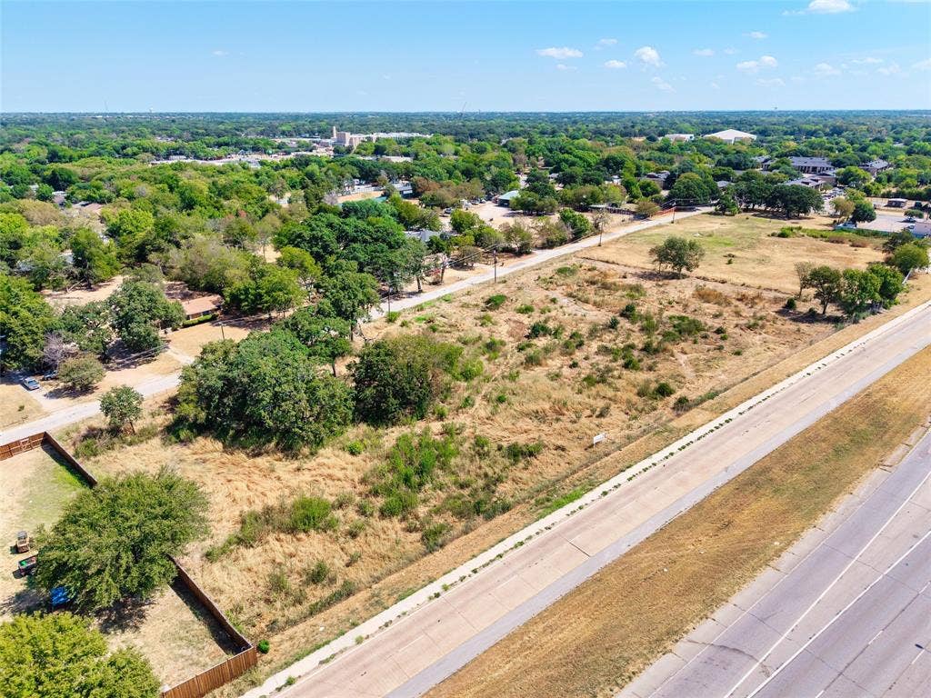 999 Silver Falls Boulevard, Dallas, TX 75217 999 Silver Falls Boulevard, Dallas, TX 75217