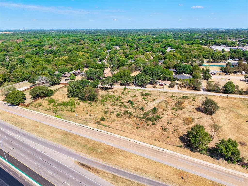 999 Silver Falls Boulevard, Dallas, TX 75217 999 Silver Falls Boulevard, Dallas, TX 75217