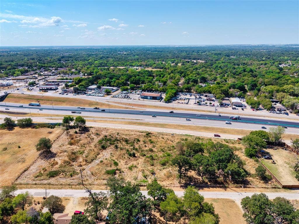 999 Silver Falls Boulevard, Dallas, TX 75217 999 Silver Falls Boulevard, Dallas, TX 75217