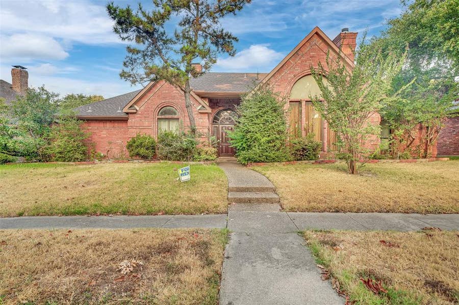 Property photo for 2105 Rolling Oak Lane, Garland, TX